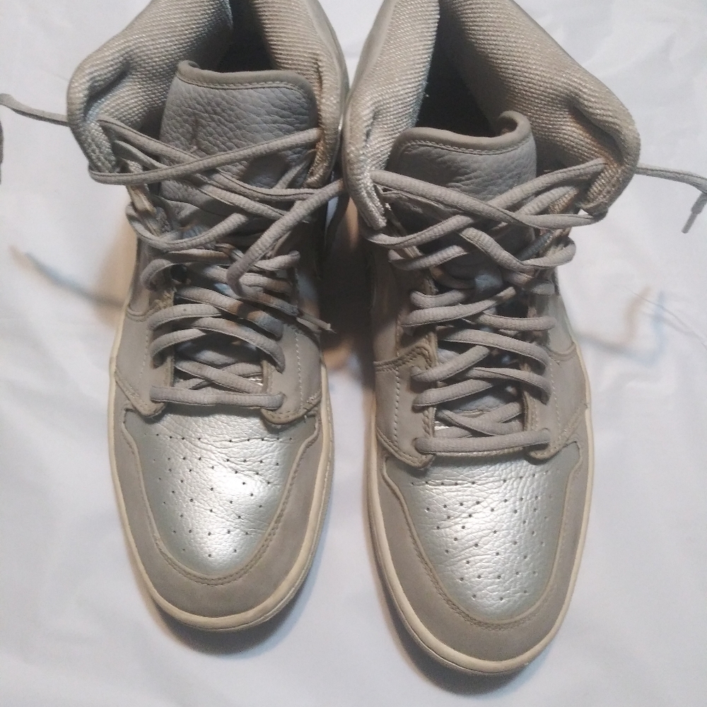 Air Jordan 1 Retro + 2001 'Neutral Grey'. Size 11. Only 50,000 pairs ever made.